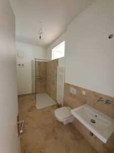 Tageslichtbad - in Solnhofener Marmor & Villeroy & Boch