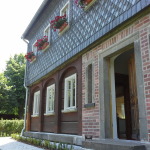 Detail Blockbohlenwand Schieferfassade